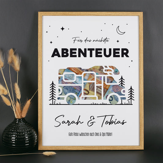 Geldgeschenk-Bilderrahmen mit Wohnmobil-Design und Text „Sarah & Tobias“