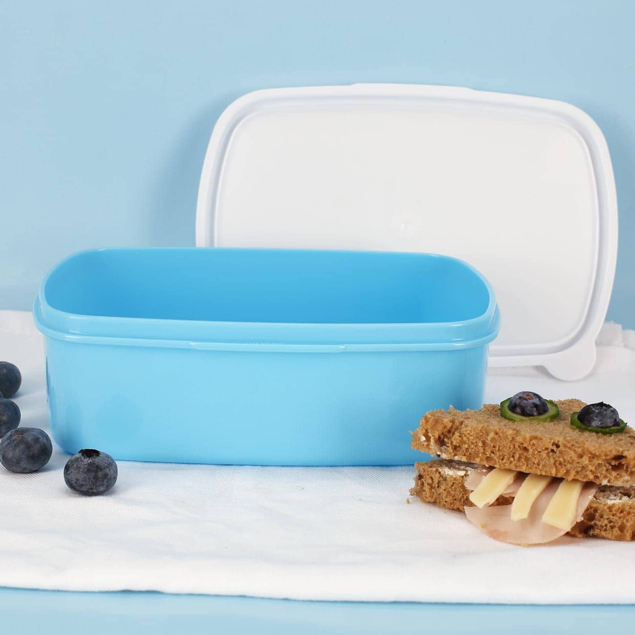 hellblaue Brotdose für Kinder