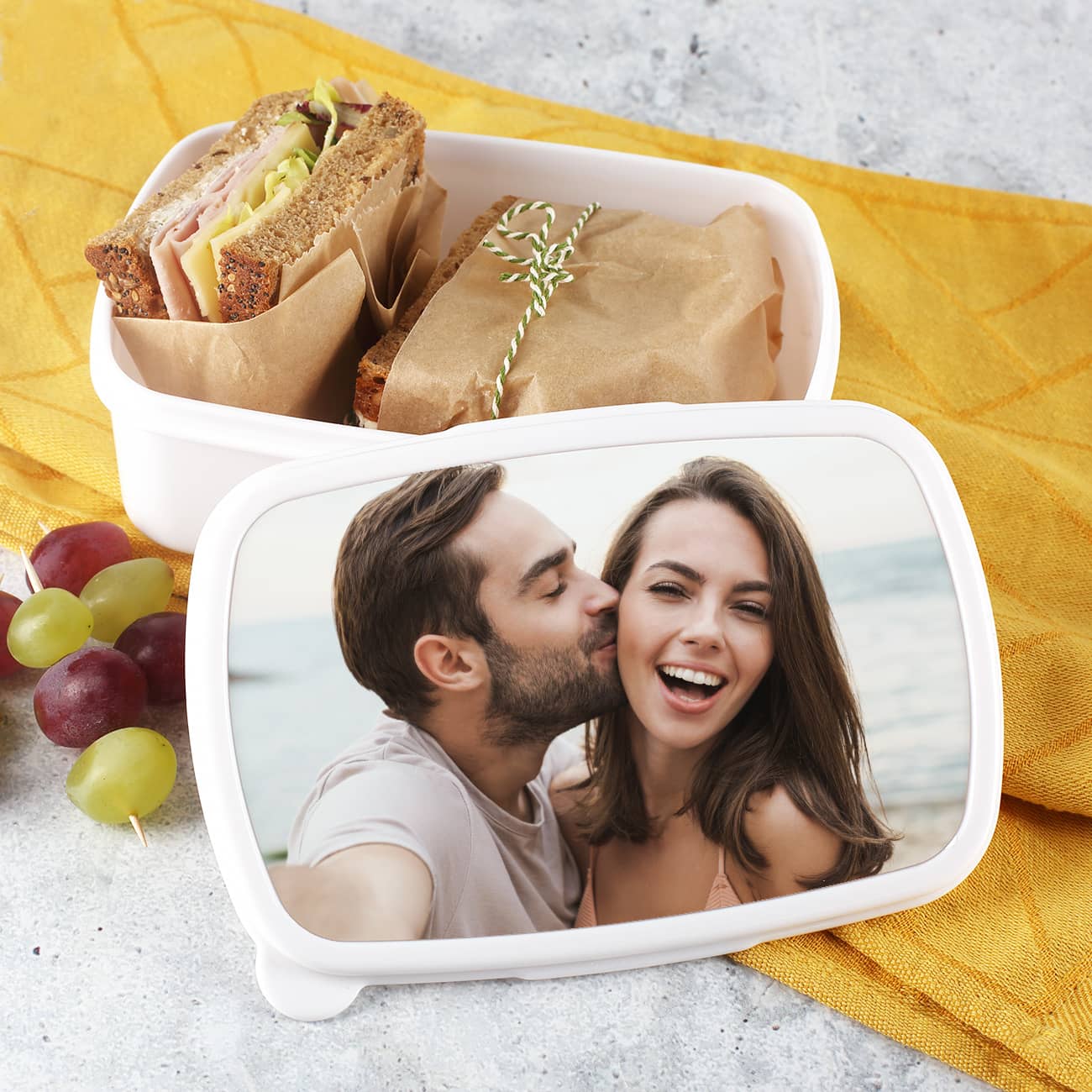 Brotdose in Weiß mit Fotodruck auf dem Deckel