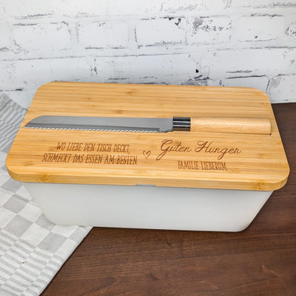 Brotkasten mit Bambusdeckel und Gravur „Wo Liebe den Tisch deckt“ mit Herzmotiv und Wunschtext