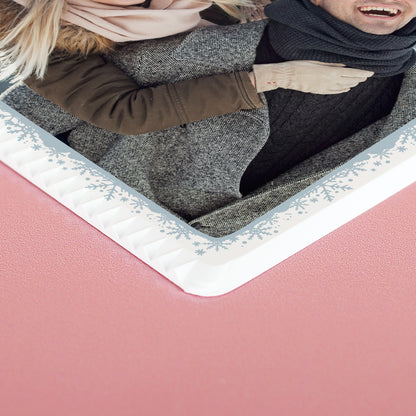 Mit einer glatten Kratzkante und Kratzzähnen