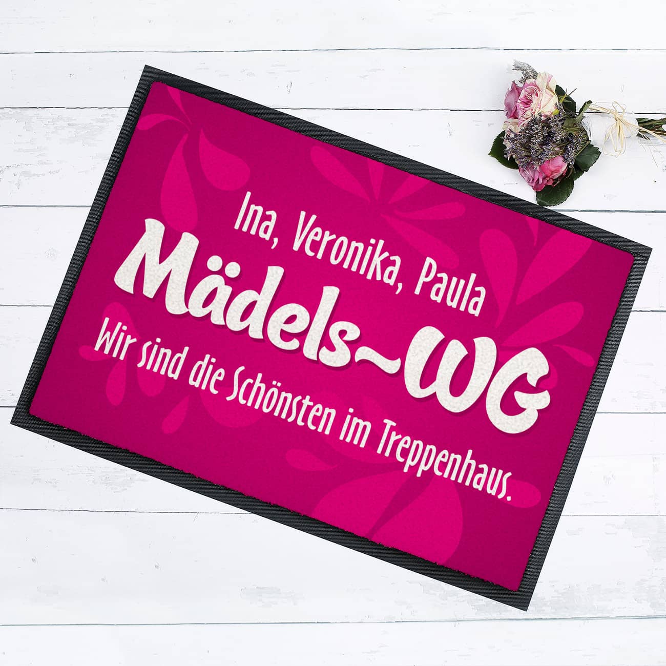 Pinkfarbene Fussmatte mit 3 Zeilen Wunschtext 