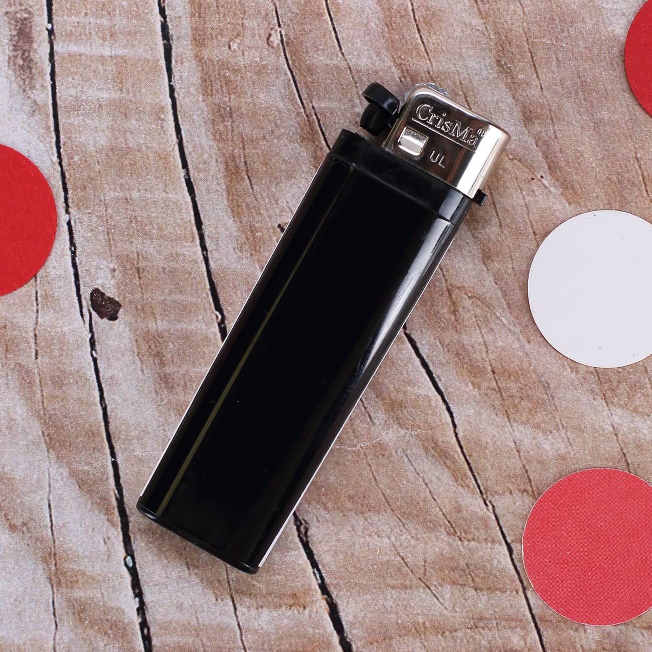 Feuerzeug in schwarz mit einseitigen Aufkleber und freier Rückseite