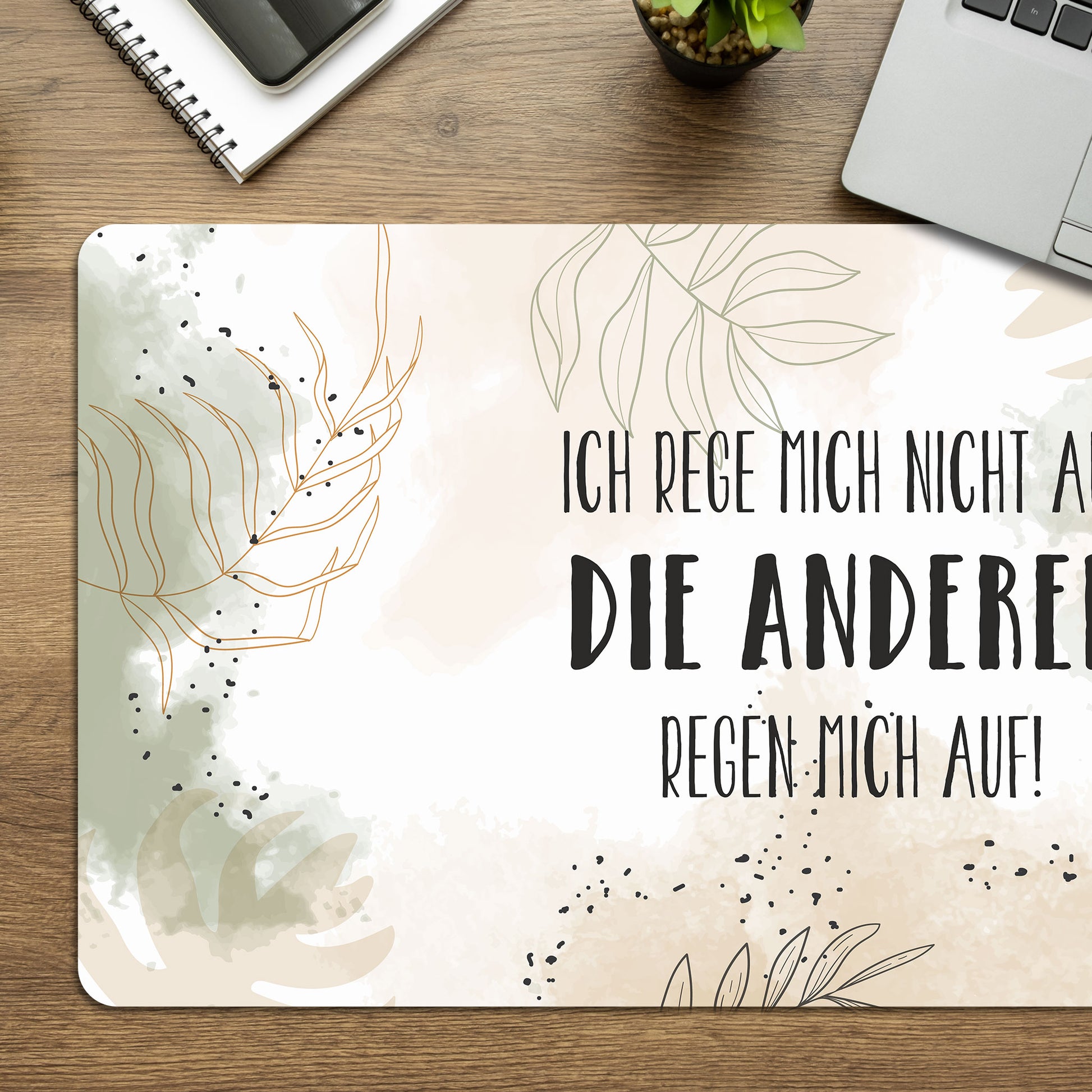 Nahaufnahme des gedruckten Wunschtexts in Schwarz in der Mitte der Unterlage