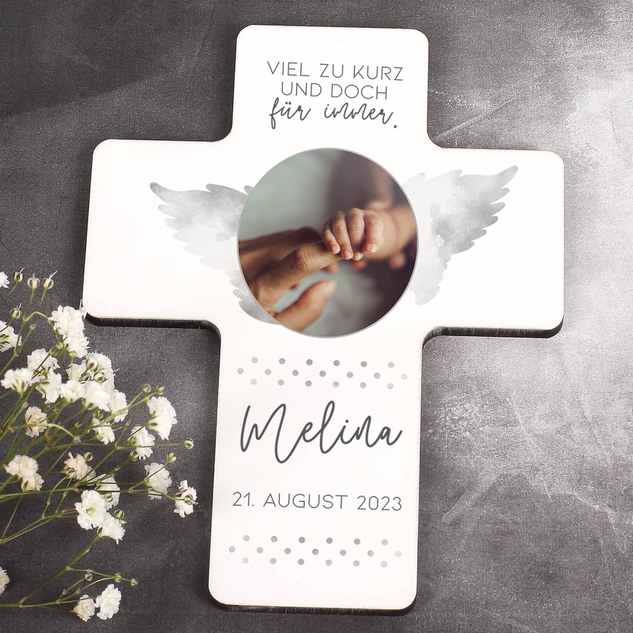 Trauerkreuz als Andenken an das Sternenkind