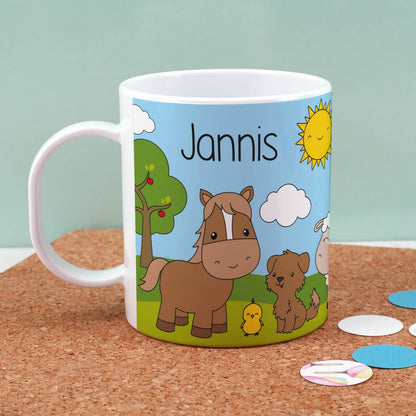 Bunte Kunststofftasse für Kinder mit Bauernhoftieren