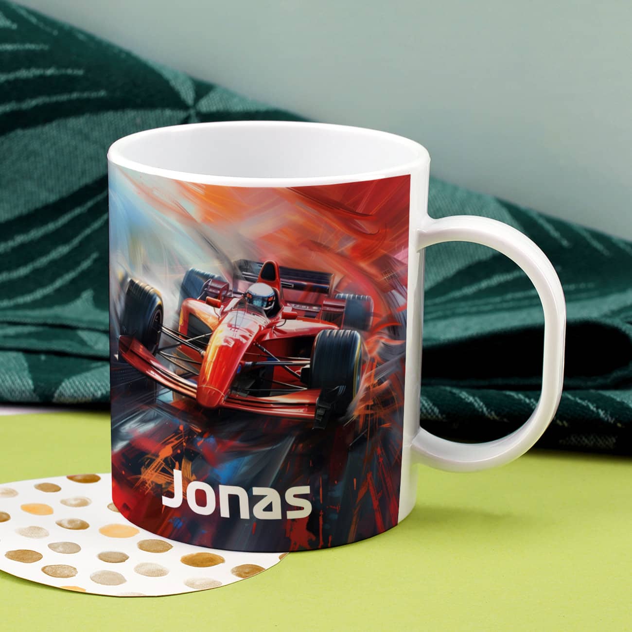 Kunststofftasse mit Rennwagen und Wunschname bedruckt