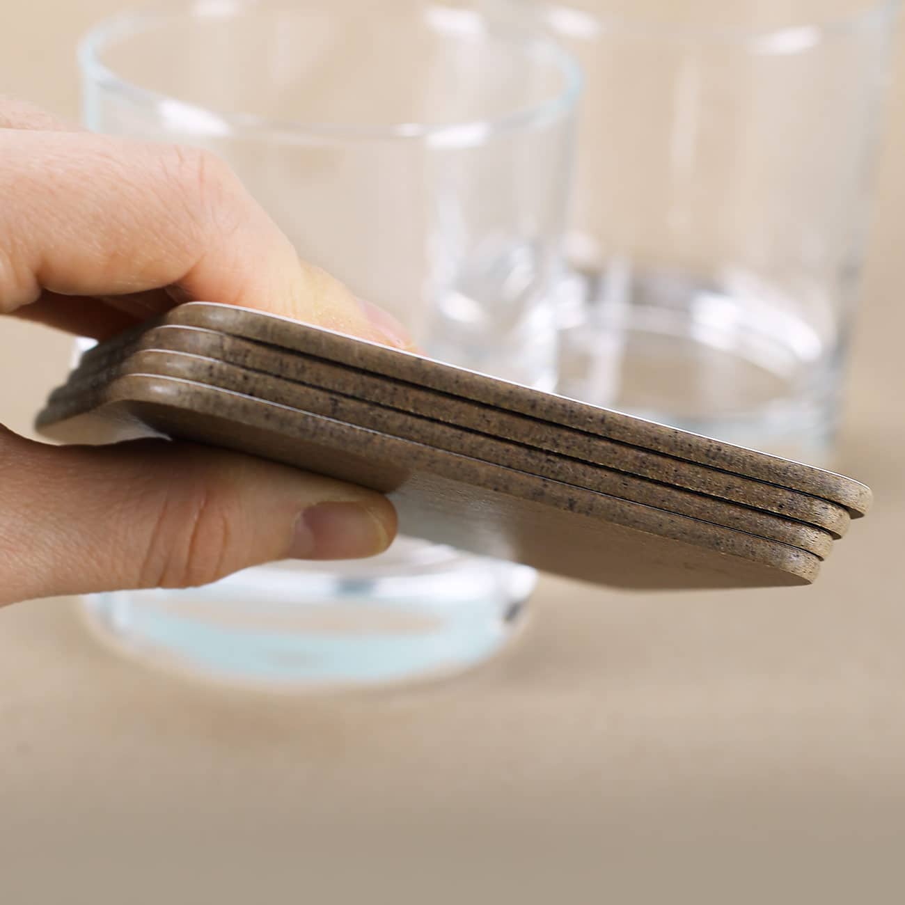 Dicke der Untersetzer