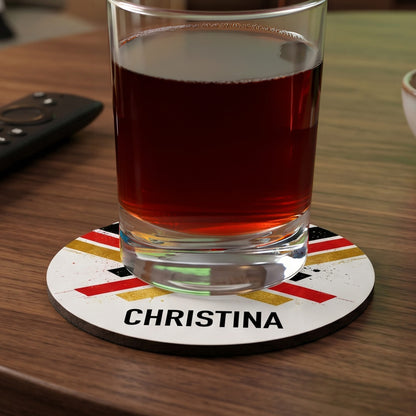 Personalisierter Fußball Untersetzer mit Name Christina unter einem Glas auf Holztisch