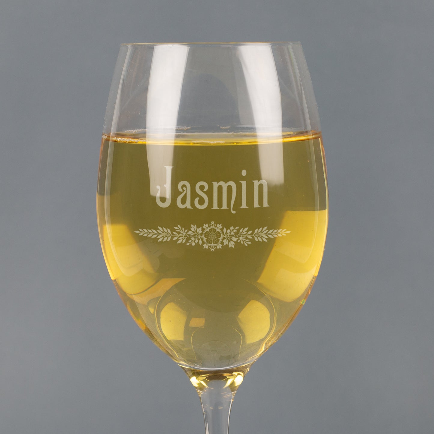 Detailansicht Gravur Jasmin und Blätter-Ornament auf Leonardo Weißweinglas