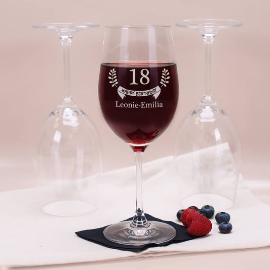 Weinglas von Leonardo Happy Birthday mit Wunschnamen und Alter
