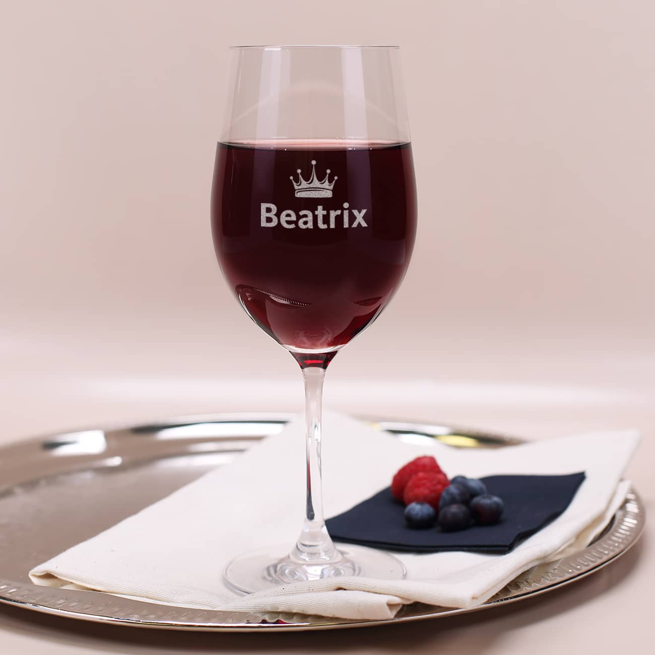 Persönliches Rotweinglas mit Krone und Namensgravur