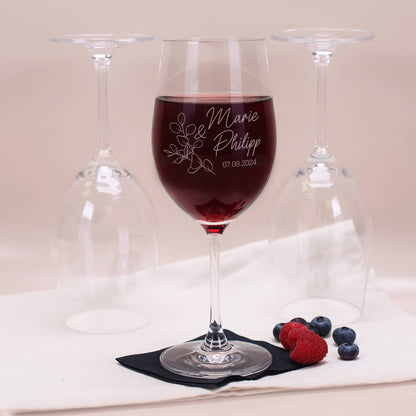 2 Weingläser zur Hochzeit mit Eukalyptuszweig graviert
