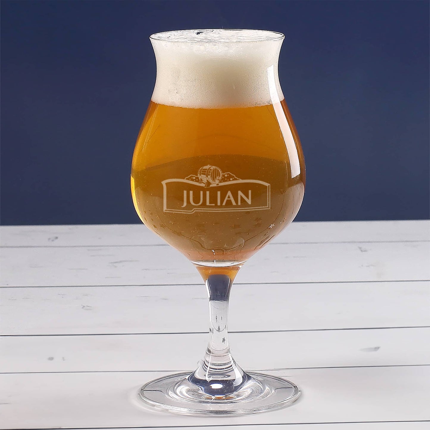 Mit Namen graviertes Bierglas