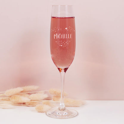 Sektglas mit Name und Herz aus Punkten