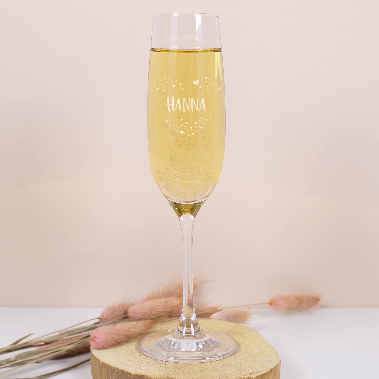 Sektglas mit Name und Herz aus Punkten