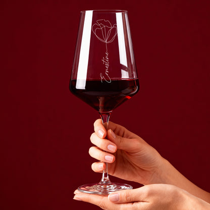 Leonardo Weinglas mit Gravur Name und Blumenmotiv gefüllt mit Rotwein