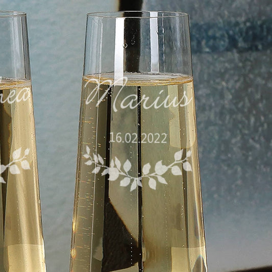 gravierte Sektgläser mit Ihrem Wunschnamen und Datum