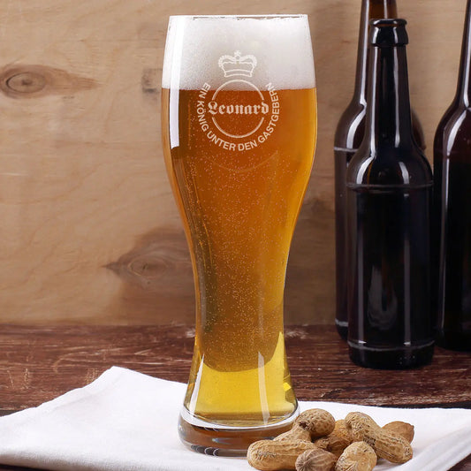 Personalisiertes Weizenbierglas mit Wunschname - König unter den Gastgebern in zwei Größen