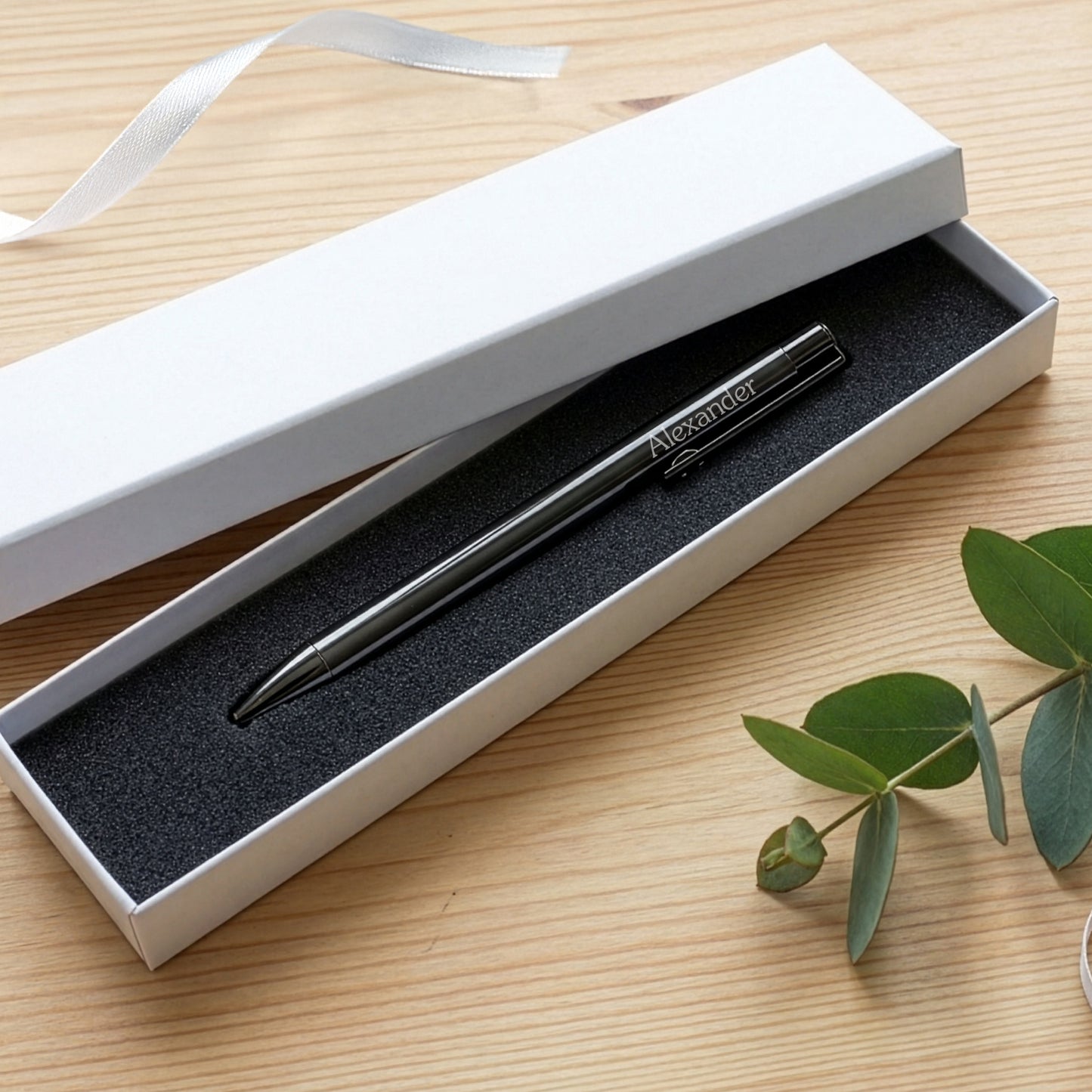 Kugelschreiber in grau mit Name graviert in Geschenkbox