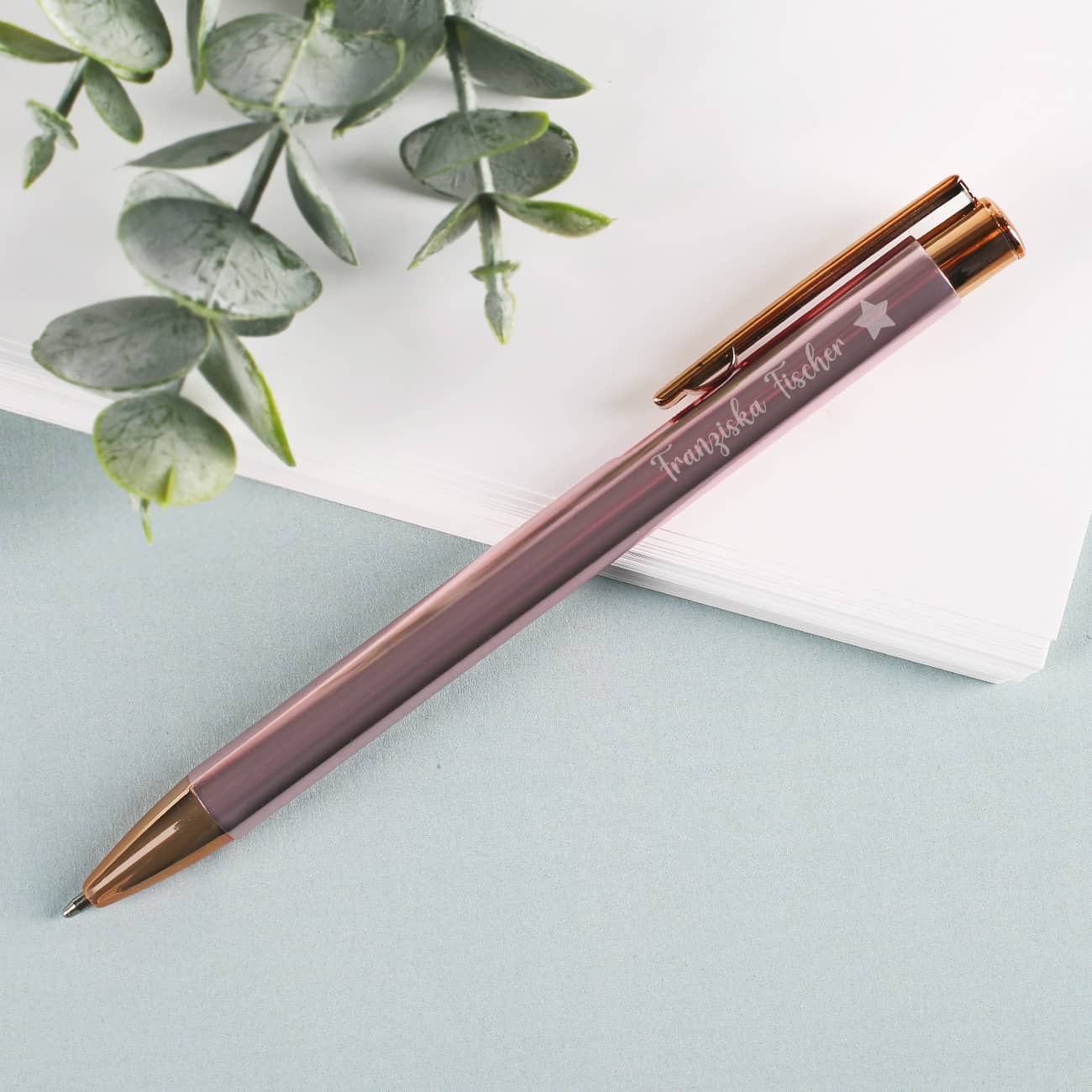 Rosa Kugelschreiber mit Name und Stern-Symbol