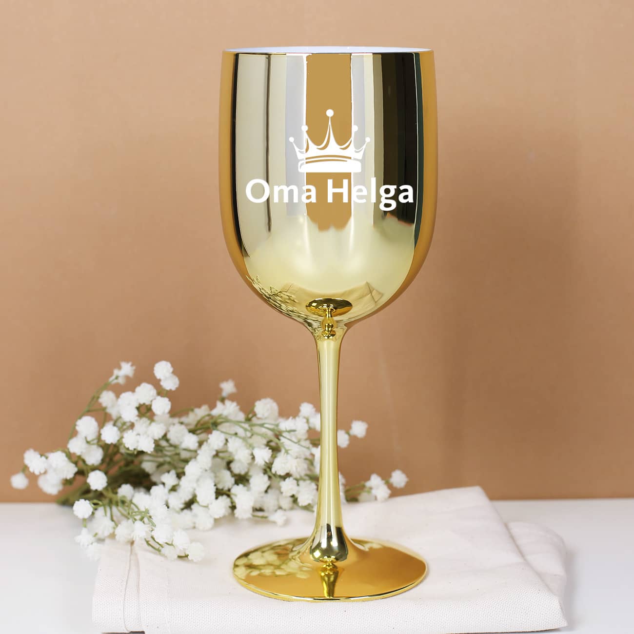 Edle Gravur auf goldenem Weinglas