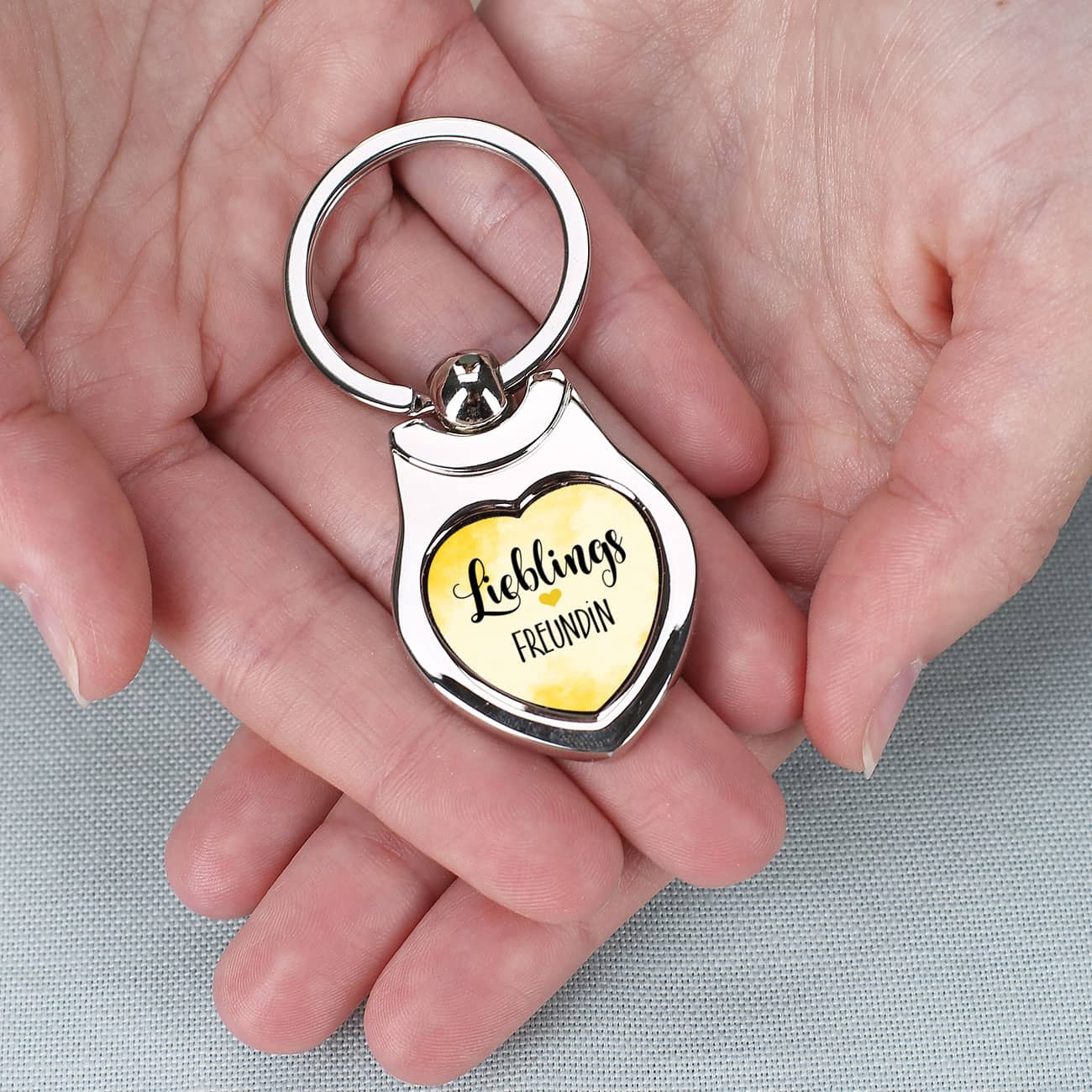 Herzförmiger Schlüsselanhänger aus Metall