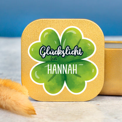 Goldener Deckel der Glückslicht Duftkerze mit Kleeblatt und Name Hannah