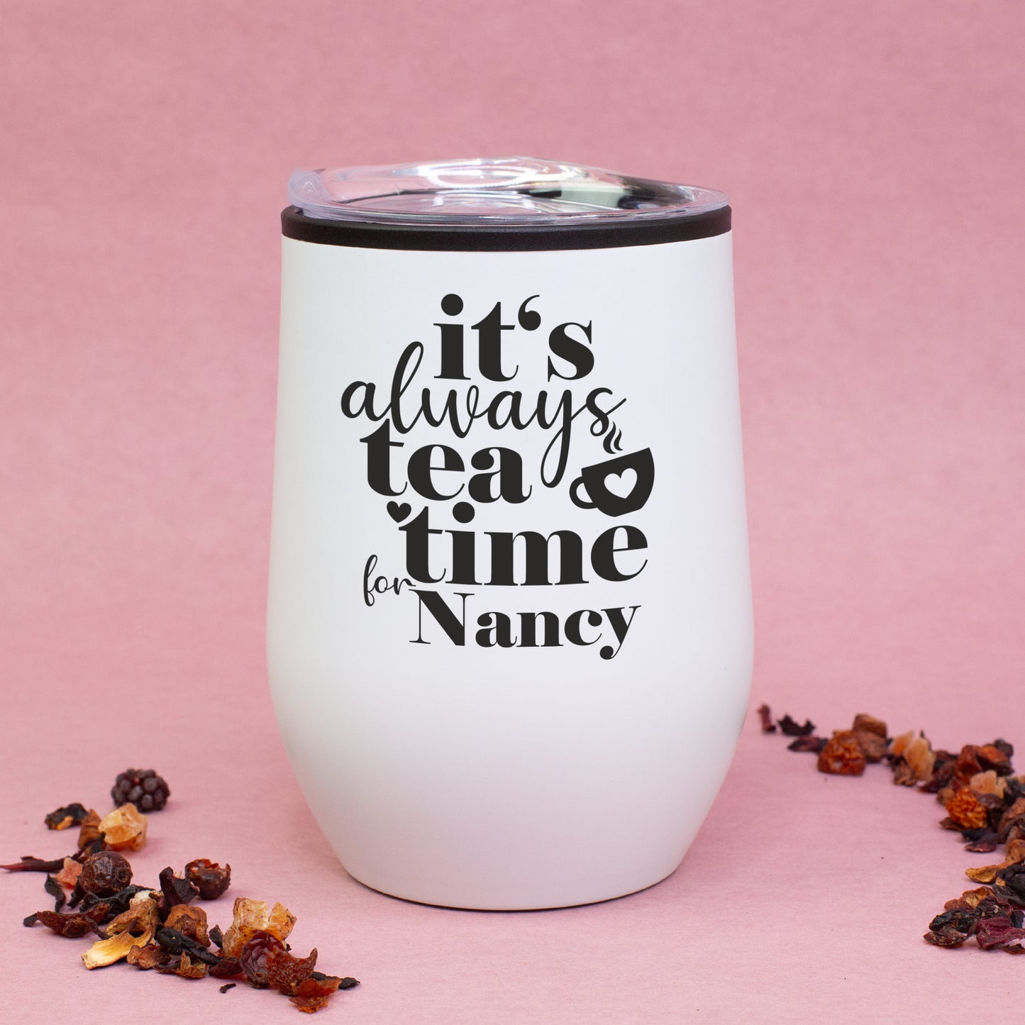 Weißer Thermobecher „Tea Time“ mit schwarzem Aufdruck und personalisiertem Namen, Edelstahlbecher mit Deckel