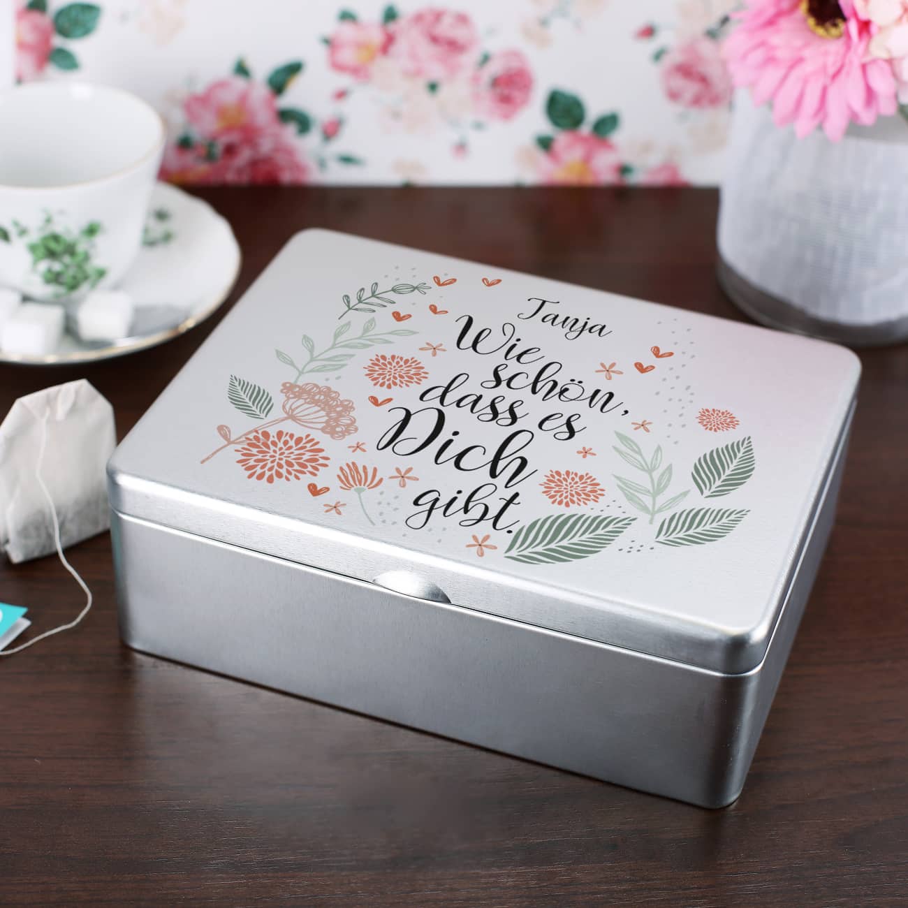 Wie schön, dass es Dich gibt. - Teebox aus Metall mit Ihrem Wunschnamen bedruckt