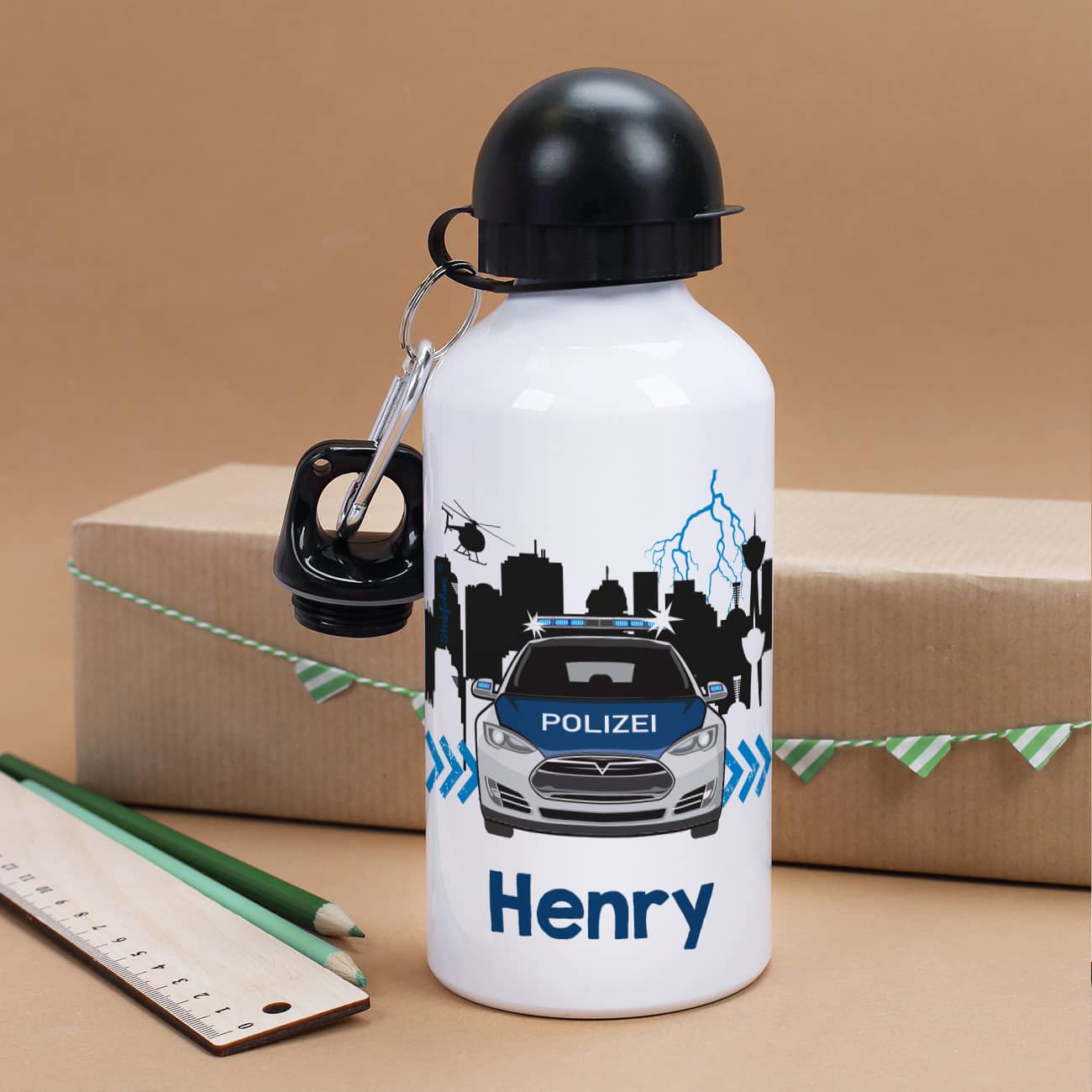 Trinkflasche aus Metall mit Name und Polizeiauto Motiv