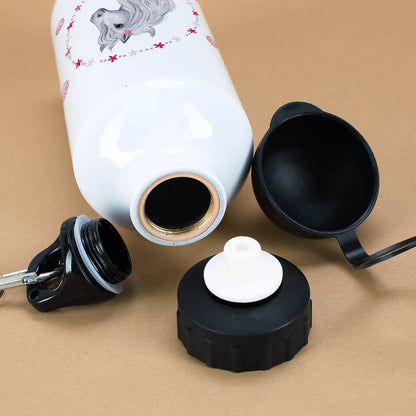 Trinkflasche mit Schimmel, Blüten und Name