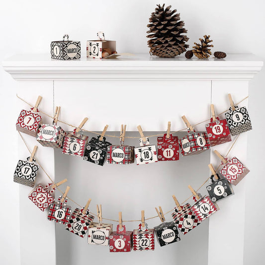 Adventskalender an Schnur und Klammern aufgehangen mit Wunschname