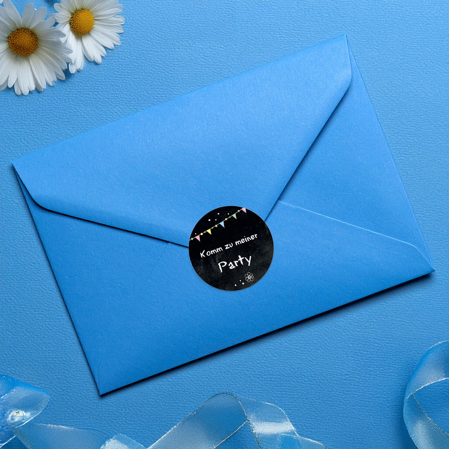 Siegelaufkleber auf blauem Umschlag – edel & modern