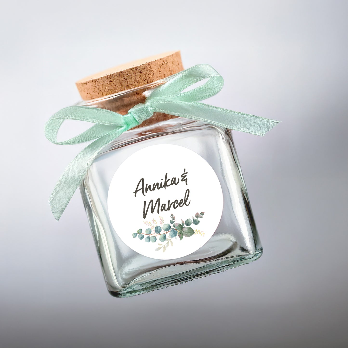 Einsatzbeispiel: Sticker auf Gastgeschenk platziert