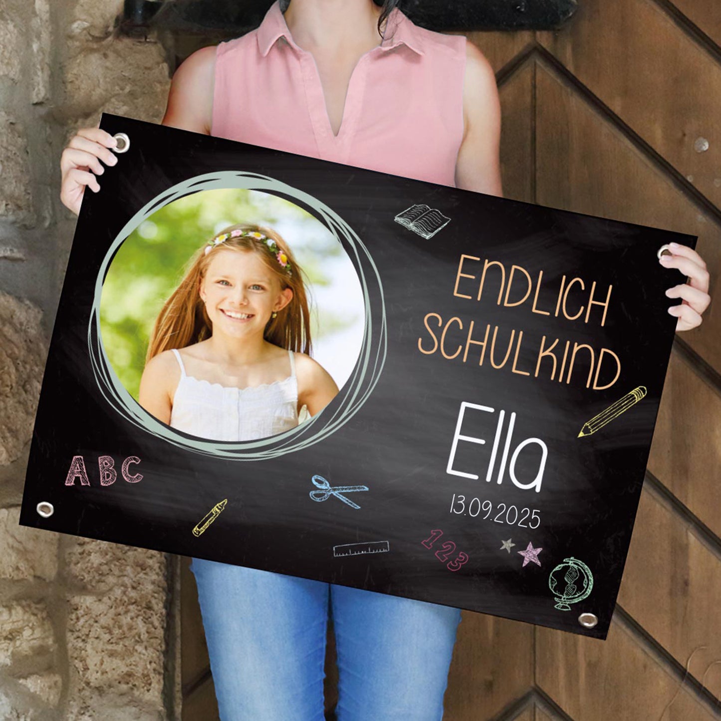 personalisiertes Fotobanner zur Einschulung mit Foto und Einschulungsdatum | Banner zum Schulanfang mit Tafeloptik-Motiv in verschiedenen Farben