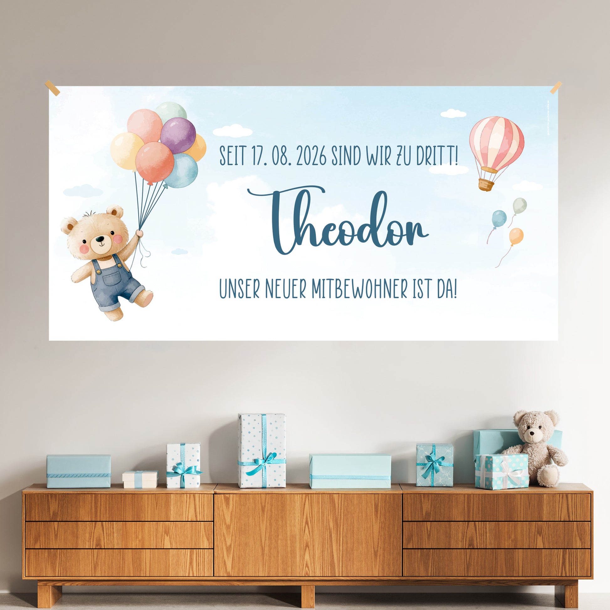 Baby Willkommensbanner mit Teddy, Luftballons und Heißluftballon, Name Theodon und Wunschtext als Wanddeko im Kinderzimmer