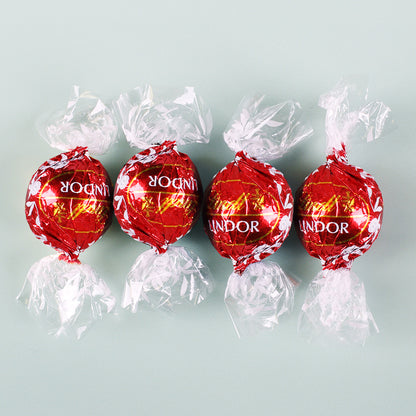 Süße Kleinigkeit zu Ostern - Faltschachtel mit 4 Lindorkugeln