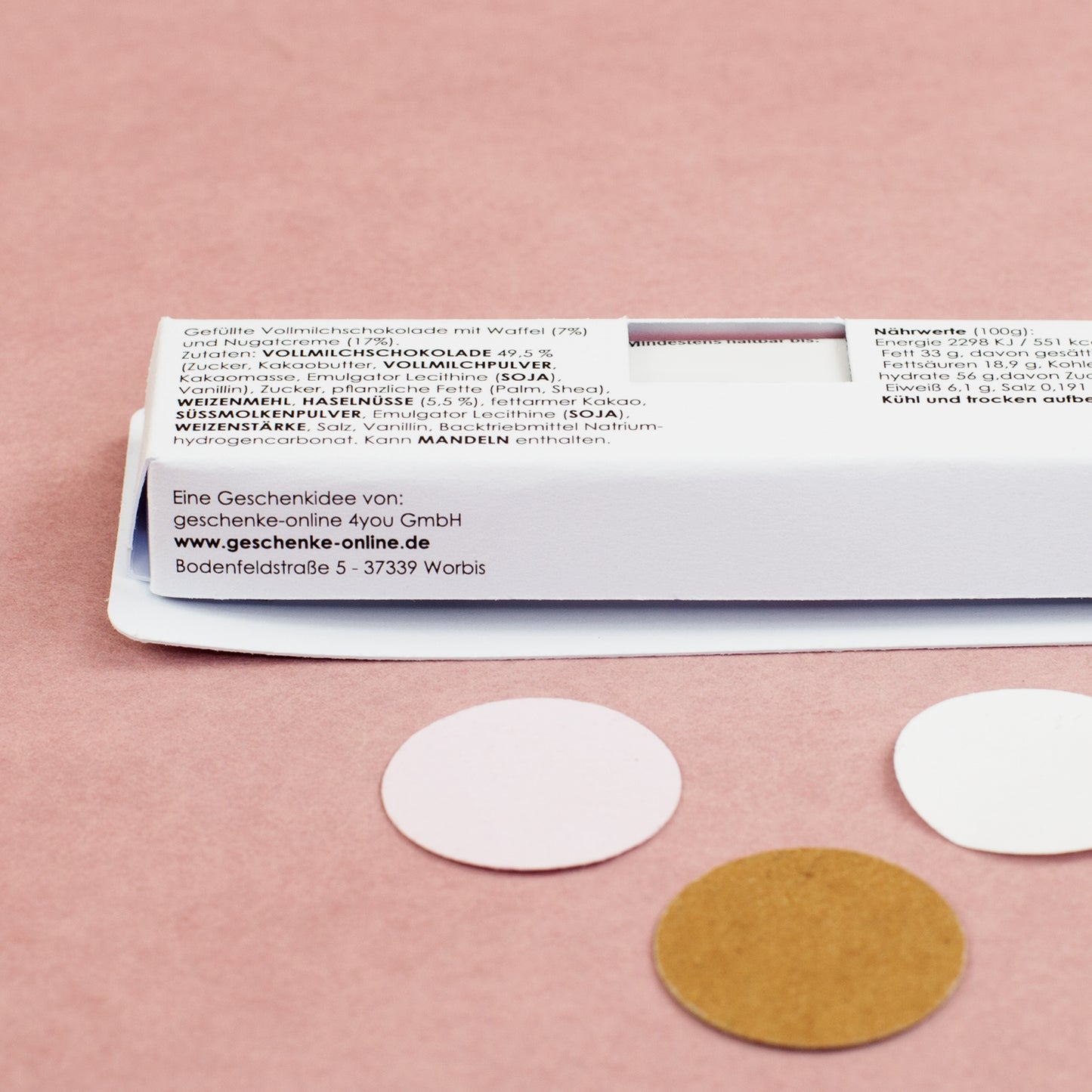 Rückseite der personalisierten duplo Verpackung mit Zutaten, Nährwerten und Herstellerangabe auf rosa Hintergrund