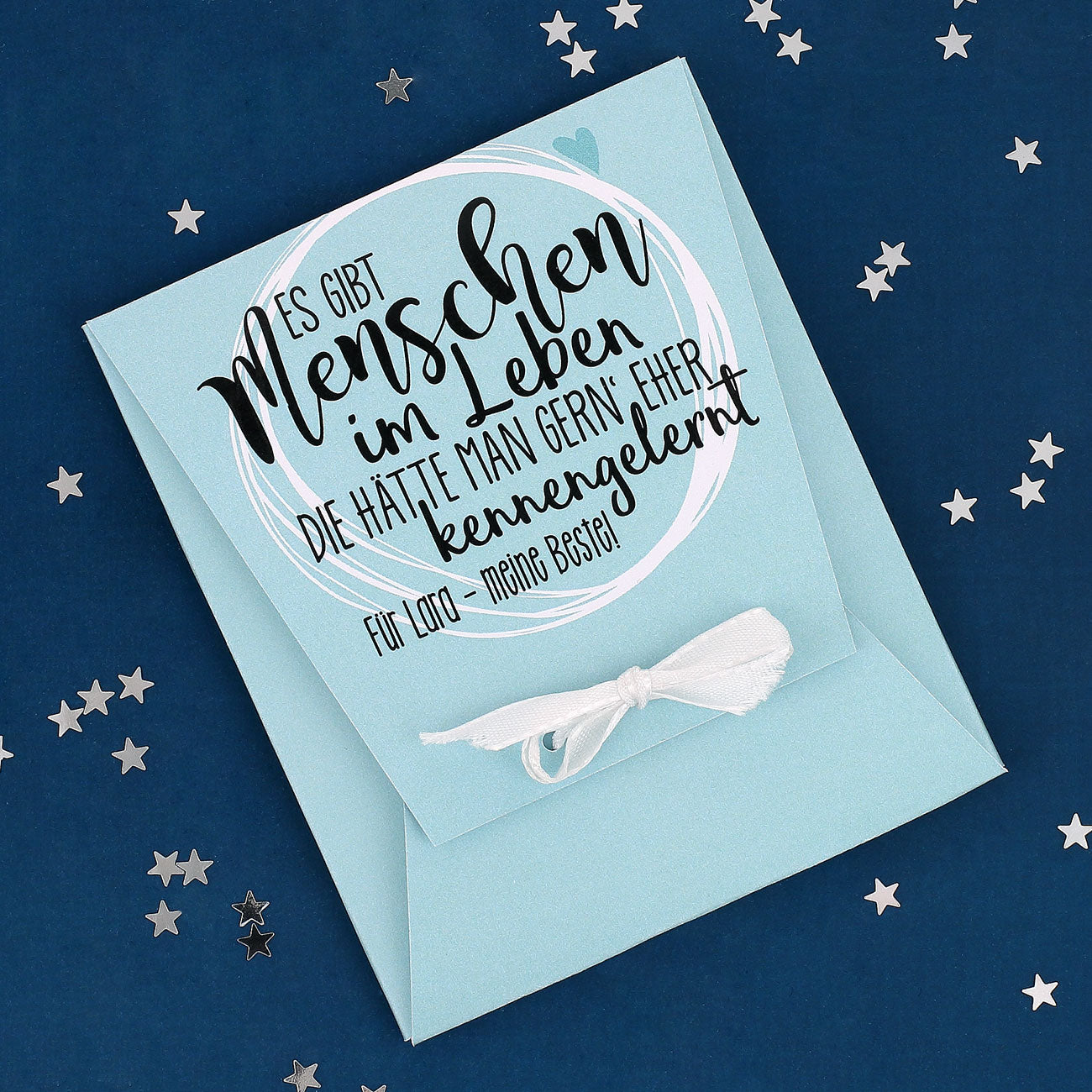 Geschenkbox des silbernen Armbandes mit Sternanhänger für die Freundin