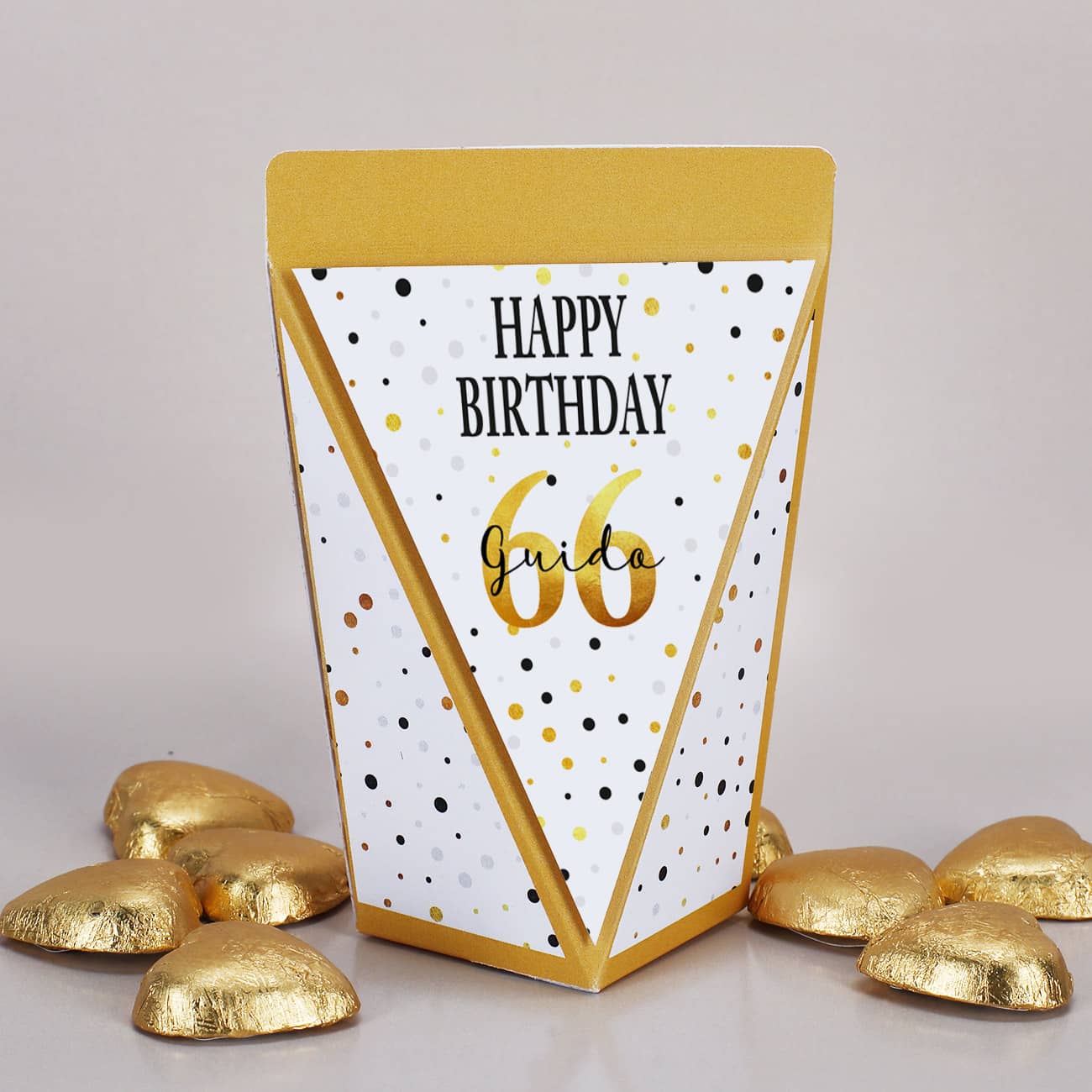 Geschenktüte mit 10 Lindt Herzen und Personalisierung von Name, Alter und Text zum Geburtstag