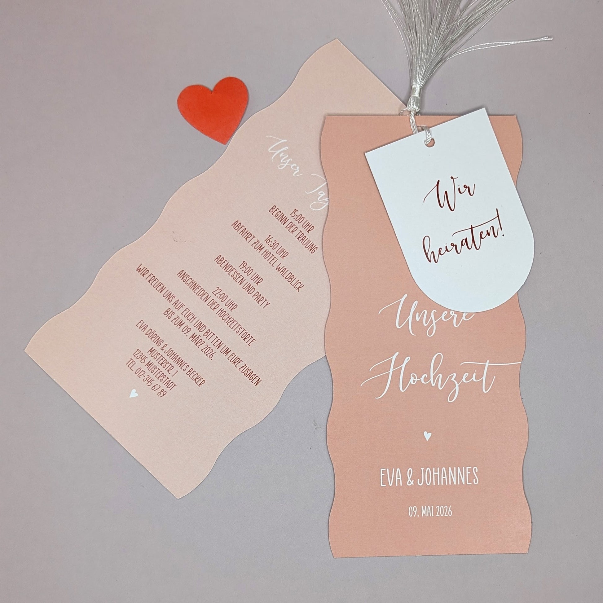 Hochzeitseinladung - Kartentrio mit Wellenrand und Kordel