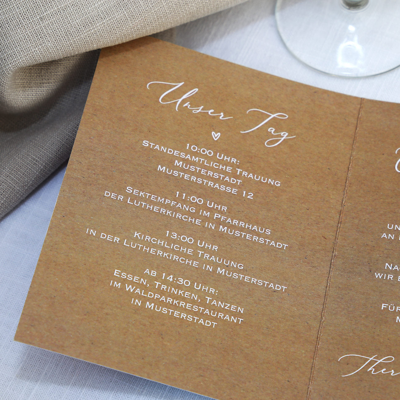 Wir heiraten! Einladungskarte zur Hochzeit mit Foto & Herz