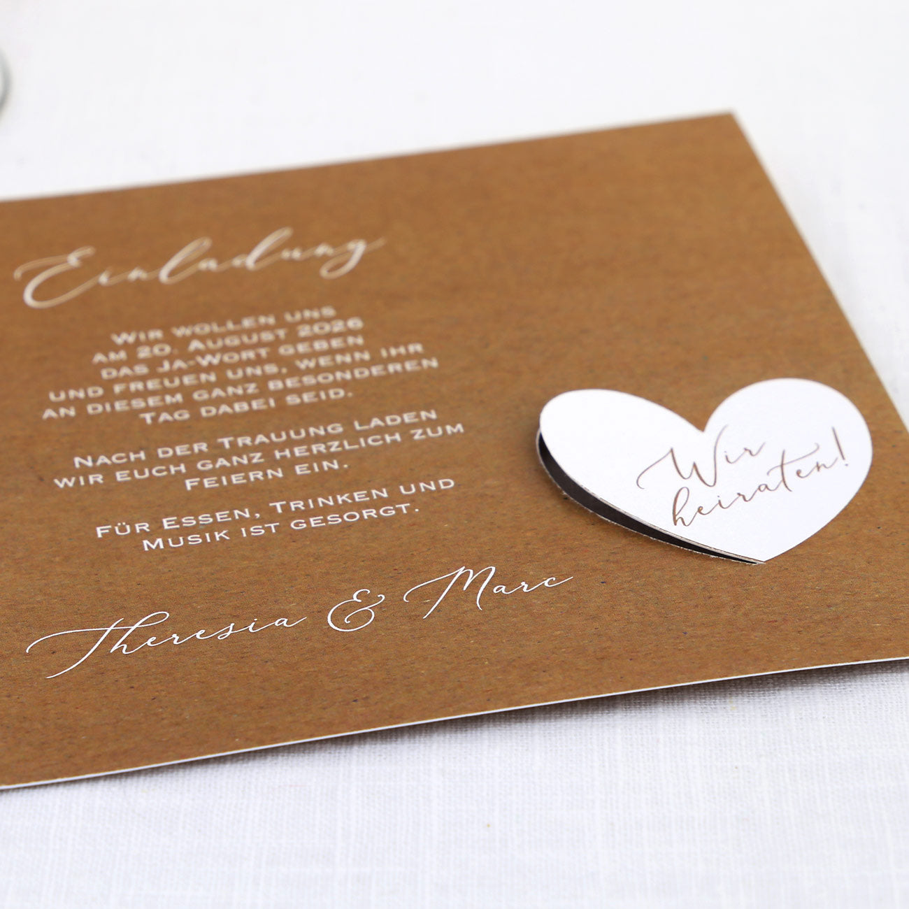 Wir heiraten! Einladungskarte zur Hochzeit mit Foto & Herz