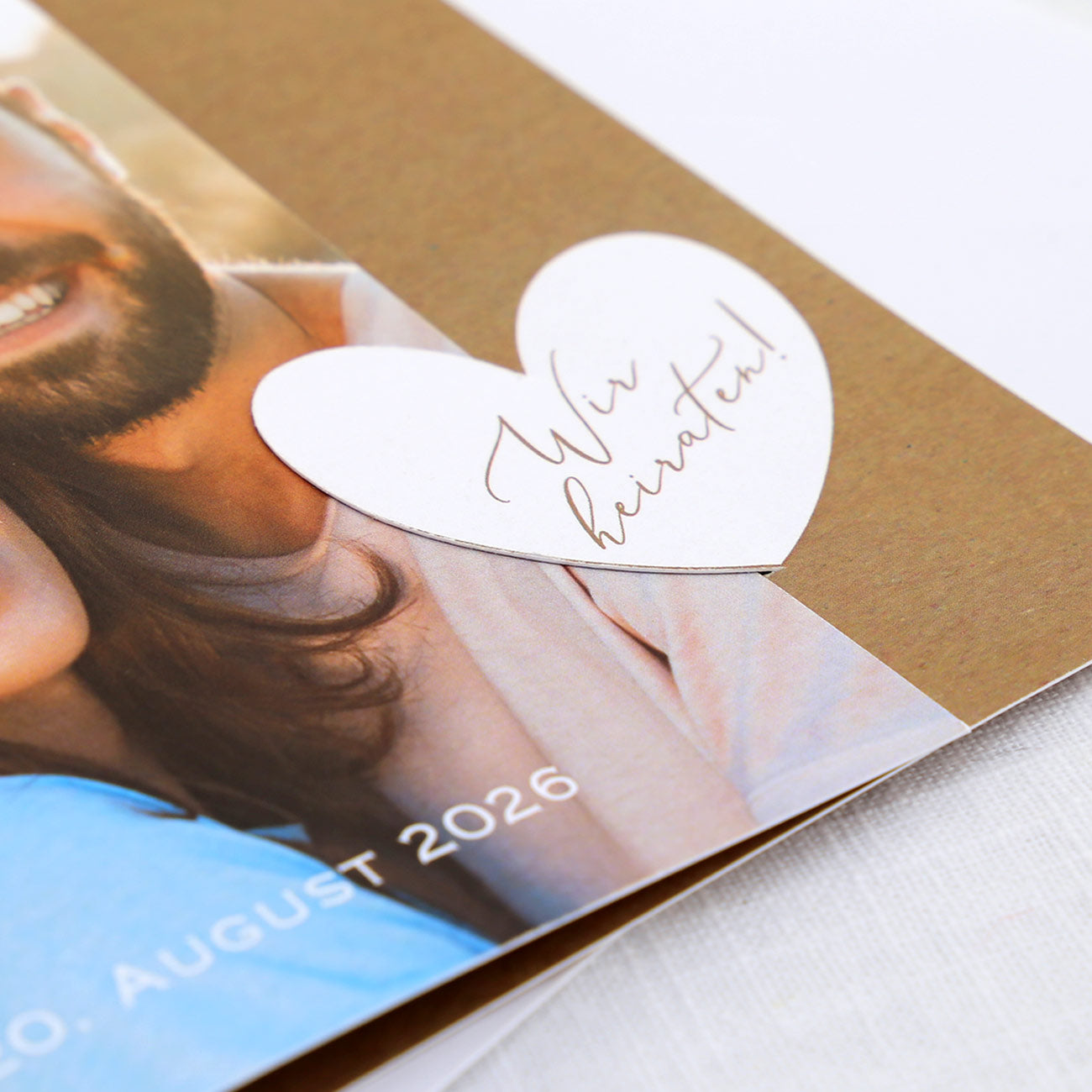 Wir heiraten! Einladungskarte zur Hochzeit mit Foto & Herz