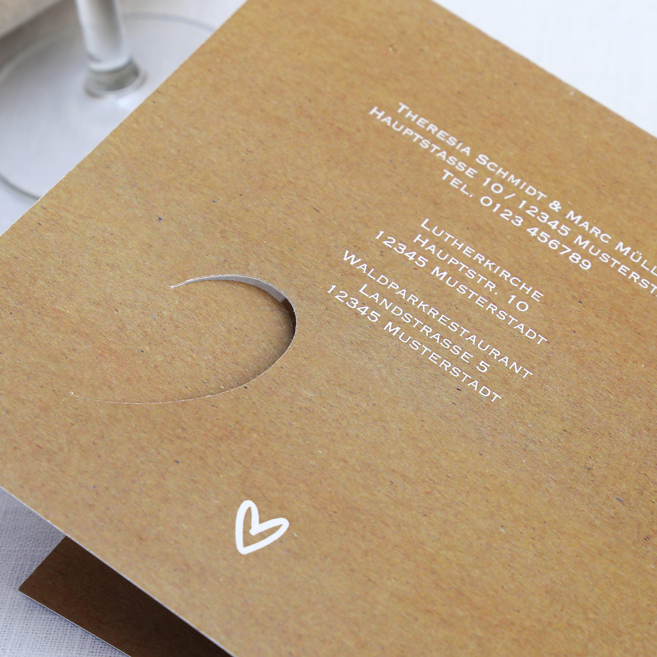 Wir heiraten! Einladungskarte zur Hochzeit mit Foto & Herz