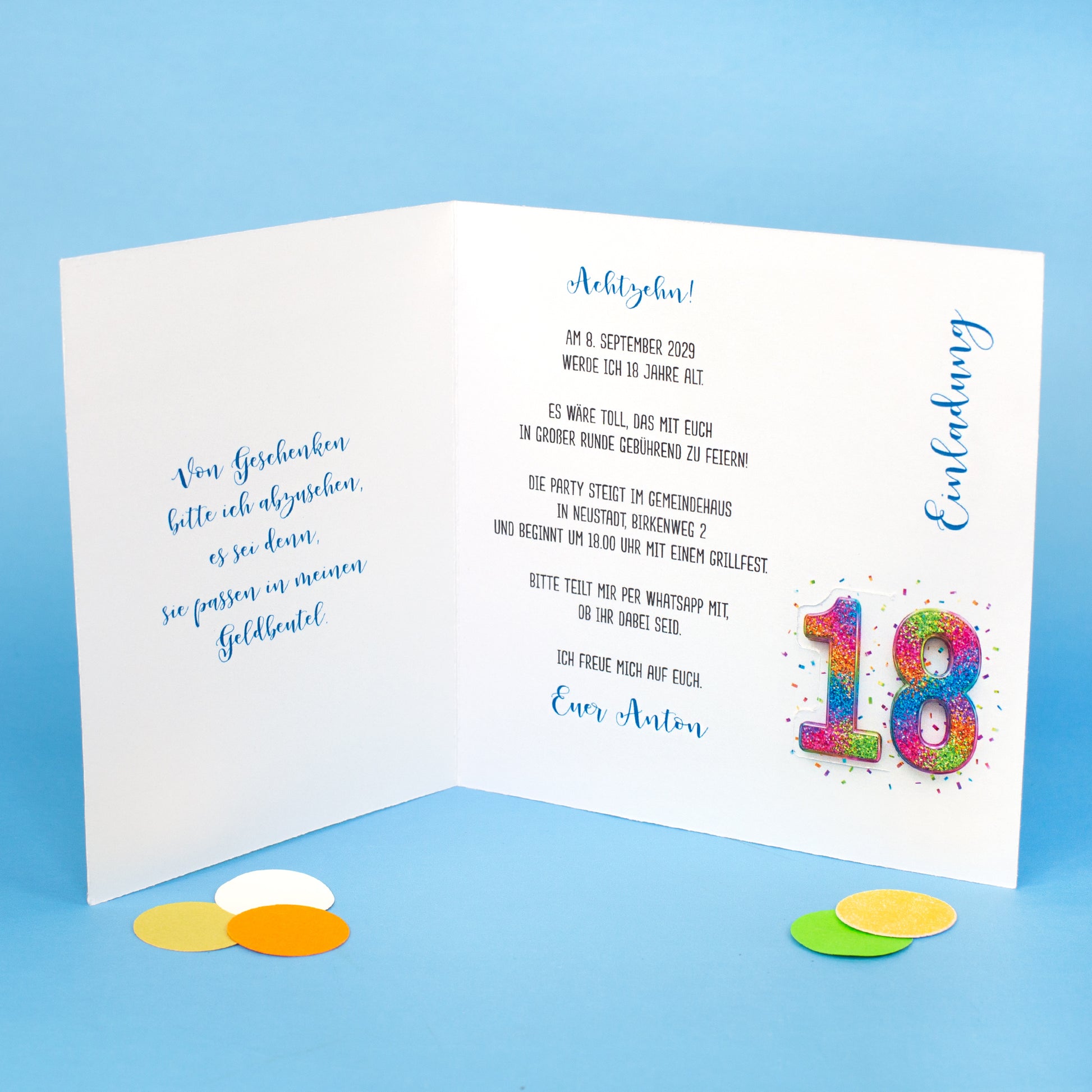 Geöffnete Klappkarte zum 18 Geburtstag mit individuellem Einladungstext und farbiger Zahl 18
