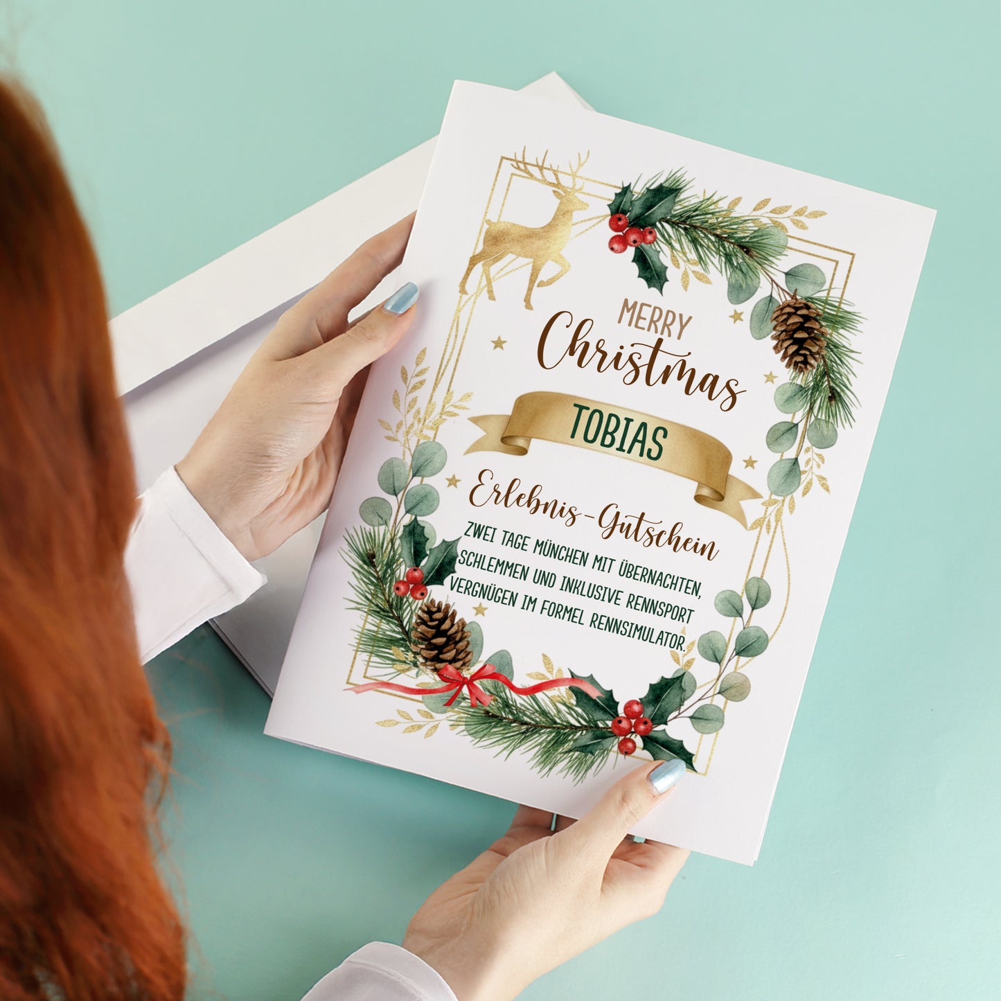 Weihnachtsgutschein A4 mit personalisiertem Namen und Wunschtext, festliches Winterkranz-Design