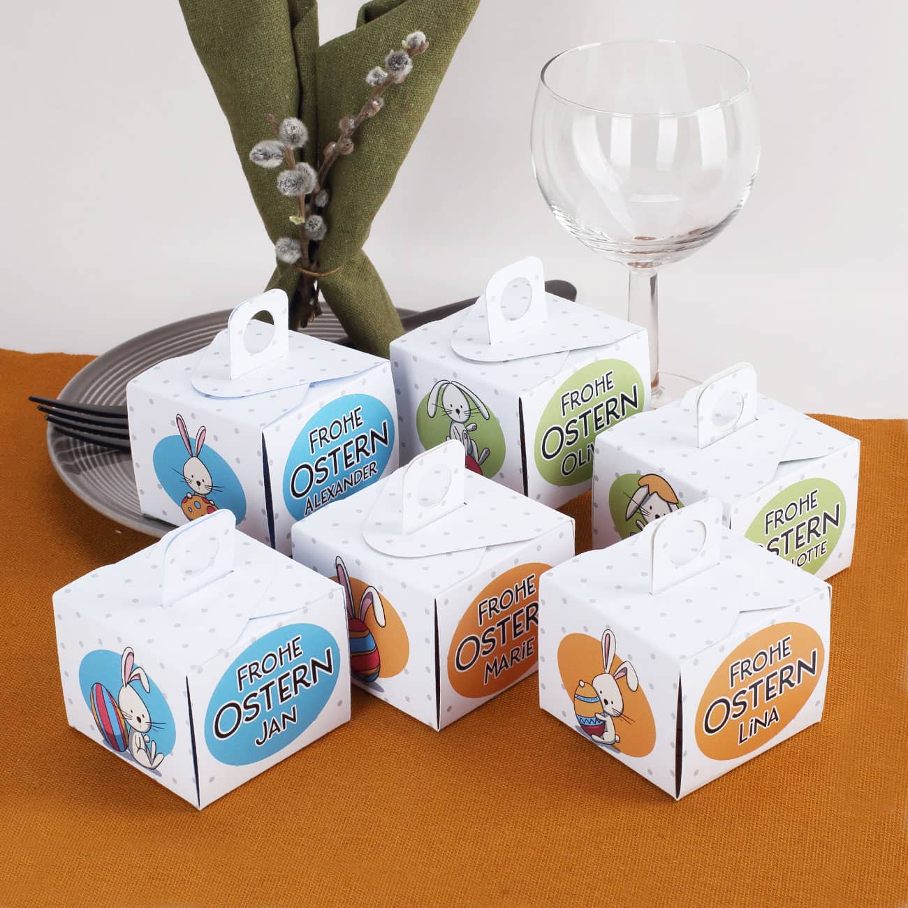 6 Pappschachteln für kleine Ostergeschenke in bunten Farben