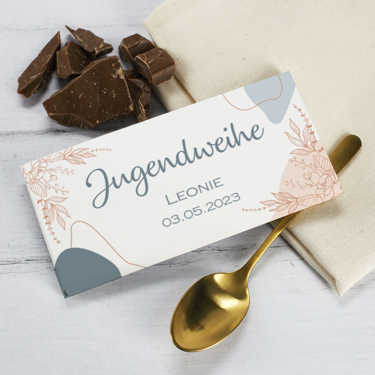 Schokoladentafel mit modernen Design personalisiert mit Name und Datum